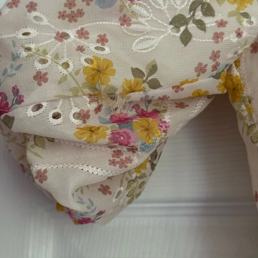 On Twelfth Cream Floral Puff Sleeve Blouse – Size M – Flawed